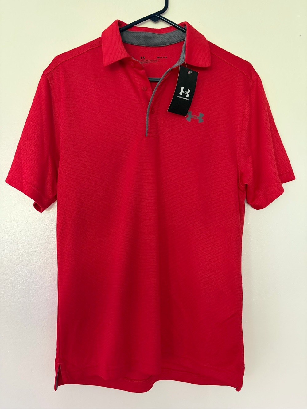Under Armour Men’s Red Short Sleeve loose fit Polo with Contrast Trim